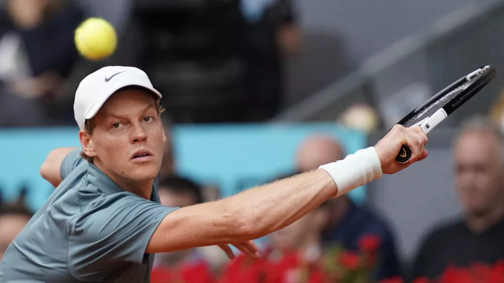 Tennis - Madrid Open - Park Manzanares, Madrid, Spain - May 3, 2026 Italy's Jannik Sinner in action during his men's final match against Germany's Alexander Zverev REUTERS/Ana Beltran