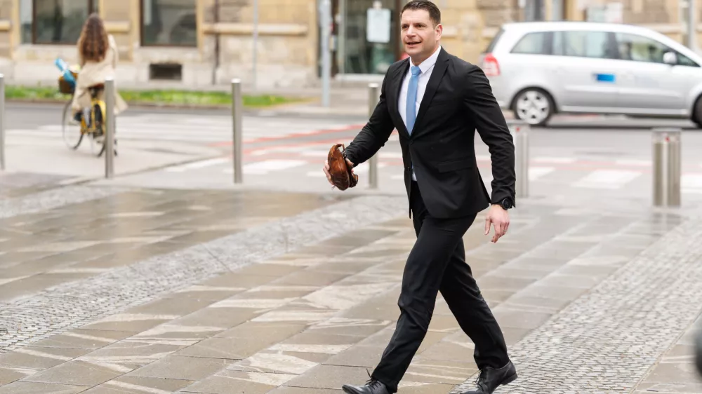 Ljubljana, predsedniska palaca.Neformalni pogovori predsednice republike Natase Pirc Musar s predsednico in predsedniki strank, ki so se po neuradnih izidih parlamentarnih volitev uvrstile v DZ.Predsednik Resni.ce Zoran Stevanovic ob prihodu.