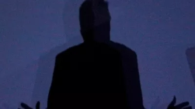 U.S. President Donald Trump is silhouetted during the National Republican Congressional Committee (NRCC) annual fundraising dinner in Washington, D.C., U.S., March 25, 2026. REUTERS/Ken Cedeno / Foto: Ken Cedeno