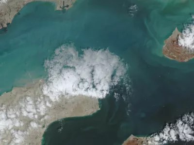 A satellite image shows the ship movement at the Strait of Hormuz on April 17, in Space. EUROPEAN UNION/COPERNICUS SENTINEL-2/Handout via REUTERS  THIS IMAGE HAS BEEN SUPPLIED BY A THIRD PARTY MANDATORY CREDIT.