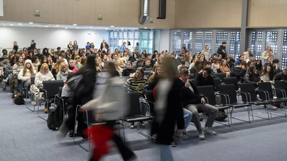 Mislili so, da &scaron;tudirajo, a so se zgolj usposabljali