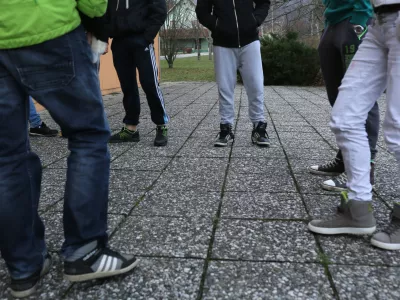 - simbolična fotografija - otroci in mladostniki s posebnimi potrebami oziroma s težavami v du&scaron;evnem zdravju - problematični otroci - zdravstvene težave in motnje pri otrocih - - 01.12.2015 - Vzgojni zavod Planina - vzgojno-izobraževalni zavod za otroke in mladostnike vseh starosti s celotne Slovenije//FOTO: Jaka Gasar