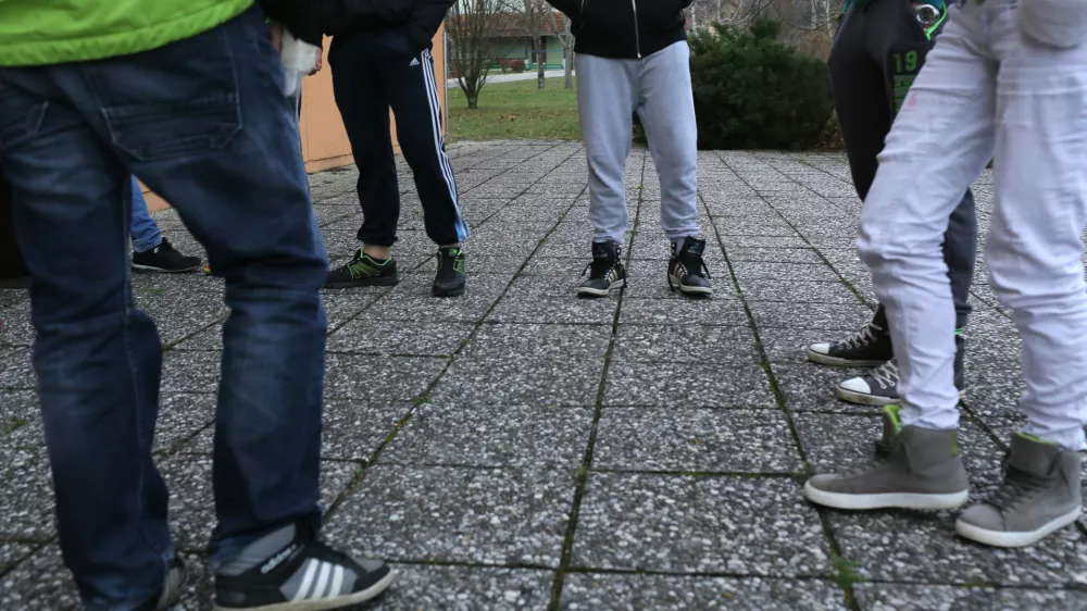 - simbolična fotografija - otroci in mladostniki s posebnimi potrebami oziroma s težavami v du&scaron;evnem zdravju - problematični otroci - zdravstvene težave in motnje pri otrocih - - 01.12.2015 - Vzgojni zavod Planina - vzgojno-izobraževalni zavod za otroke in mladostnike vseh starosti s celotne Slovenije//FOTO: Jaka Gasar