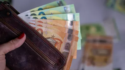 ILLUSTRATION - 21 August 2023, Berlin: Banknotes with the value of 100 and 50 euros are in a wallet. Photo: Monika Skolimowska/dpa,Image: 799174657, License: Rights-managed, Restrictions: GERMANY OUT, Model Release: no