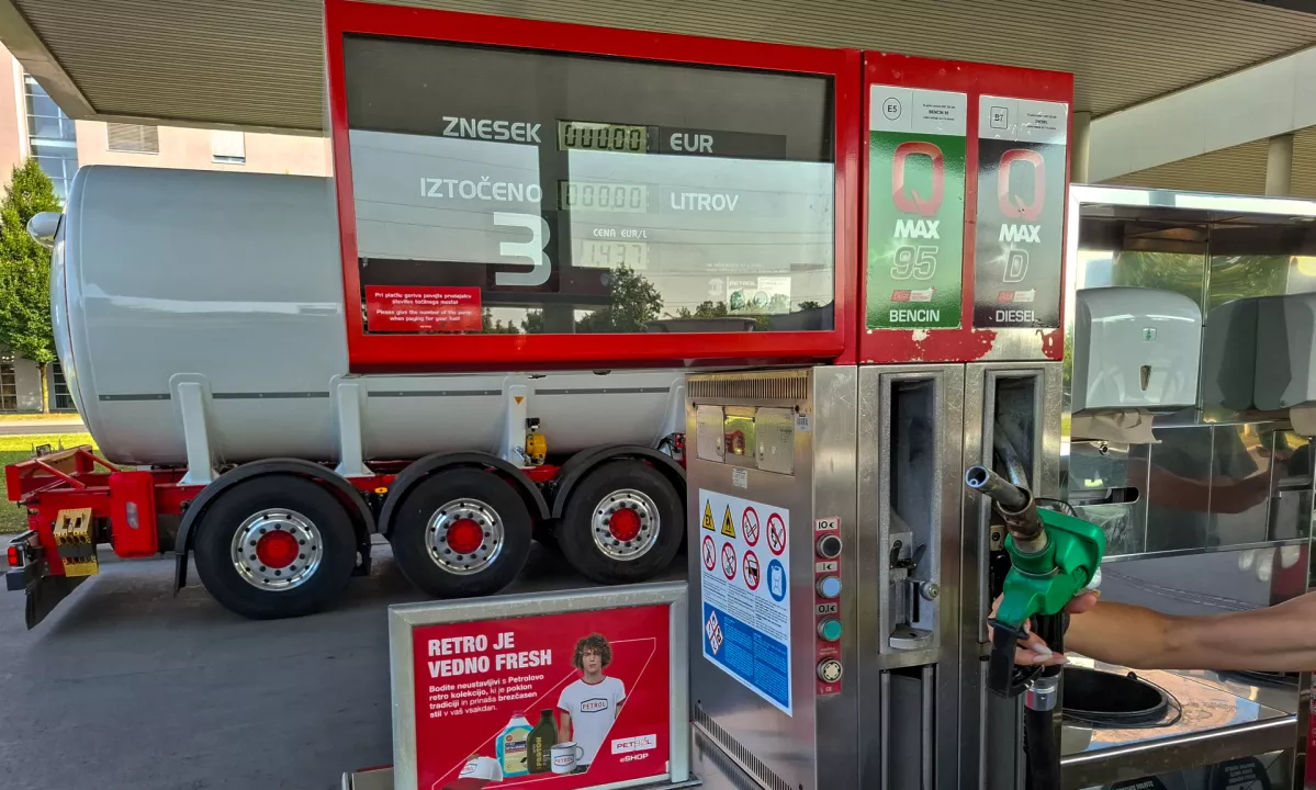 Z jutrišnjim dnem stopajo v veljavo nove cene naftnih derivatov.
