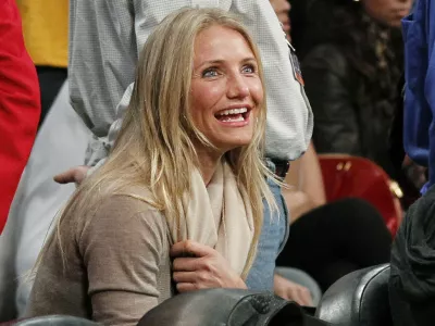 Actress Cameron Diaz attends the NBA basketball game between Miami Heat and Los Angeles Lakers at the Staples Center in Los Angeles December 25, 2010. REUTERS/Danny Moloshok (UNITED STATES - Tags: SPORT BASKETBALL ENTERTAINMENT)