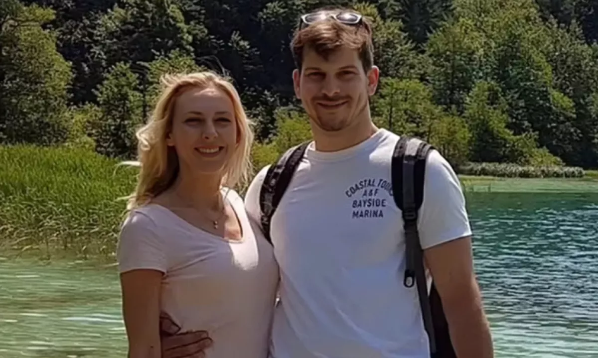 Začelo se je sojenje Švicarju, ki je svojo ženo umoril, njeno truplo razkosal, ji odstranil maternico in nekaj delov telesa zmlel v industrijskem mešalniku.