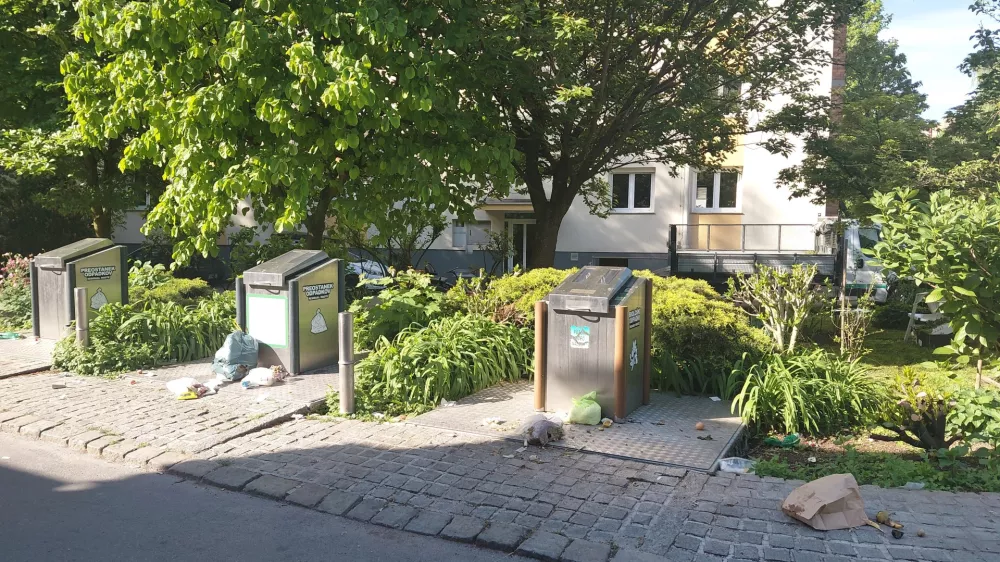 Težava, ki se ponavlja: smeti okoli podzemnih zbiralnic