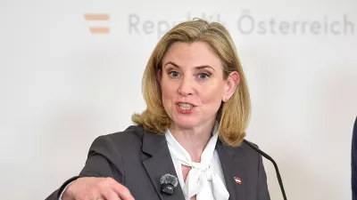 - Wien 27.04.2026 - PK Budget 2027/28 - Heute abend fand im &ouml;sterreichischen Bundeskanzleramt eine Pressekonferenz statt bei der die Regierungsspitze die Eckpunkte des Doppelbudgets 2027 und 2028 vorgestellt hat. PHOTO: Au&szlig;enministerin Beate Meinl-Reisinger NEOS. // Vienna AUSTRIA - Press conference on the 2027/28 Budget Tonight a press conference was held at the Austrian Federal Chancellery, at which senior government officials presented the key points of the 2027 and 2028 budget. Budgetverhandlungen, Doppelbudget, Geld, Steuern, Eckpfeiler, Budget, PK Budget 2027/28 *** Vienna 27 04 2026 PK Budget 2027 28 Tonight a press conference was held at the Austrian Federal Chancellery at which senior government officials presented the,Image: 1094826954, License: Rights-managed, Restrictions: imago is entitled to issue a simple usage license at the time of provision. Personality and trademark rights as well as copyright laws regarding art-works shown must be observed. Commercial use at your own risk.;PUBLICATIONxNOTxINxAUT, Model Release: no