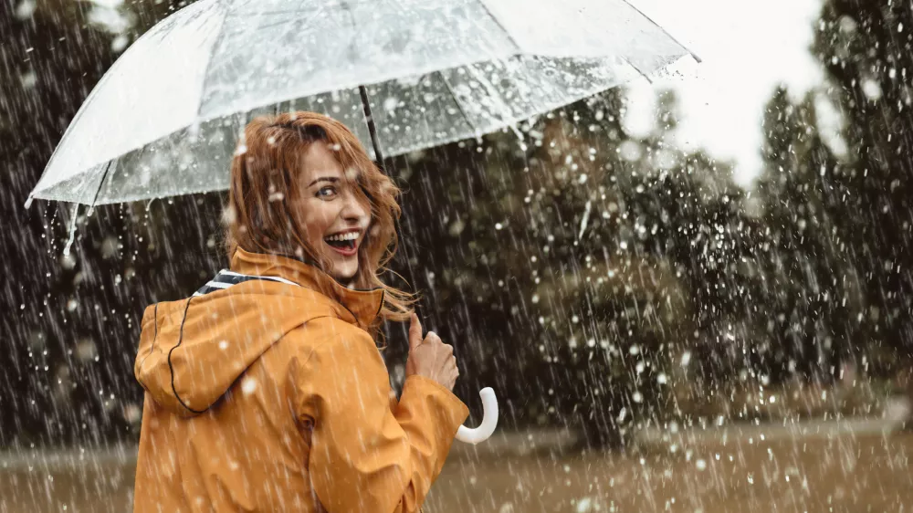 Včasih se je koristno odpraviti med kapljice dežja. / Foto: Istock