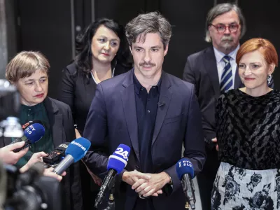 stranka Levica - Tina Brecelj, Asta Vrečko, Vlado &Scaron;ega, Nata&scaron;a Sukič, Luka Mesec- 10.04.2026 - ustanovna seja novega sklica DZ, ki jo je sklicala predsednica republike Nata&scaron;a Pirc Musar; seja se je začela z imenovanjem predsednika in podpredsednika mandatno-volilne komisije, sledila je prekinitev, pol ure po prekinitvi pa se je začela seja mandatno-volilne komisije DZ za pripravo druge točke dnevnega reda; v nadaljevanju seje DZ so potrjevali mandate poslancem in volili predsednika DZ//FOTO: Jaka Gasar