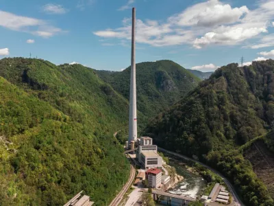 Trbovlje Chimney Power Station from above, Slovenia / Foto: Belus