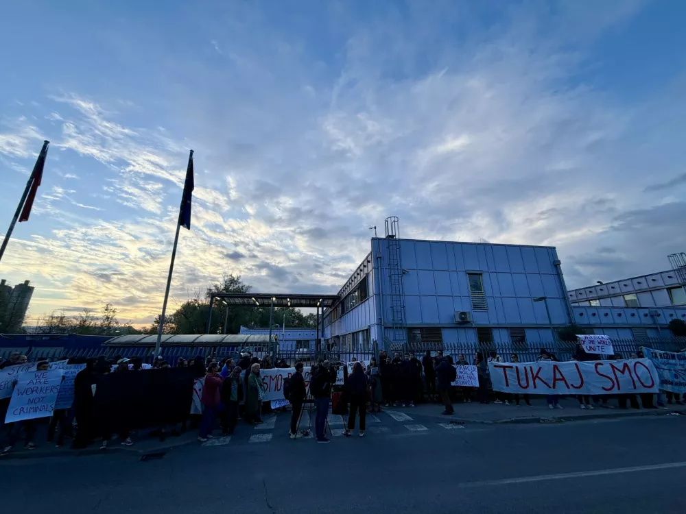 Protest pred azilnim domom.
