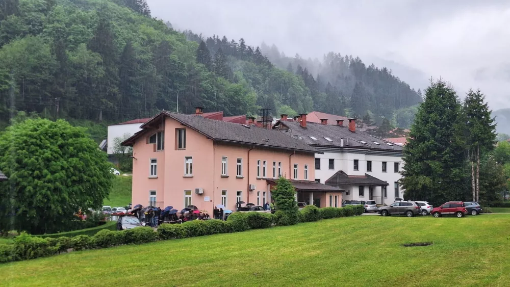Zdravstvena postaja Cerkno, čakajoči na zdravnika