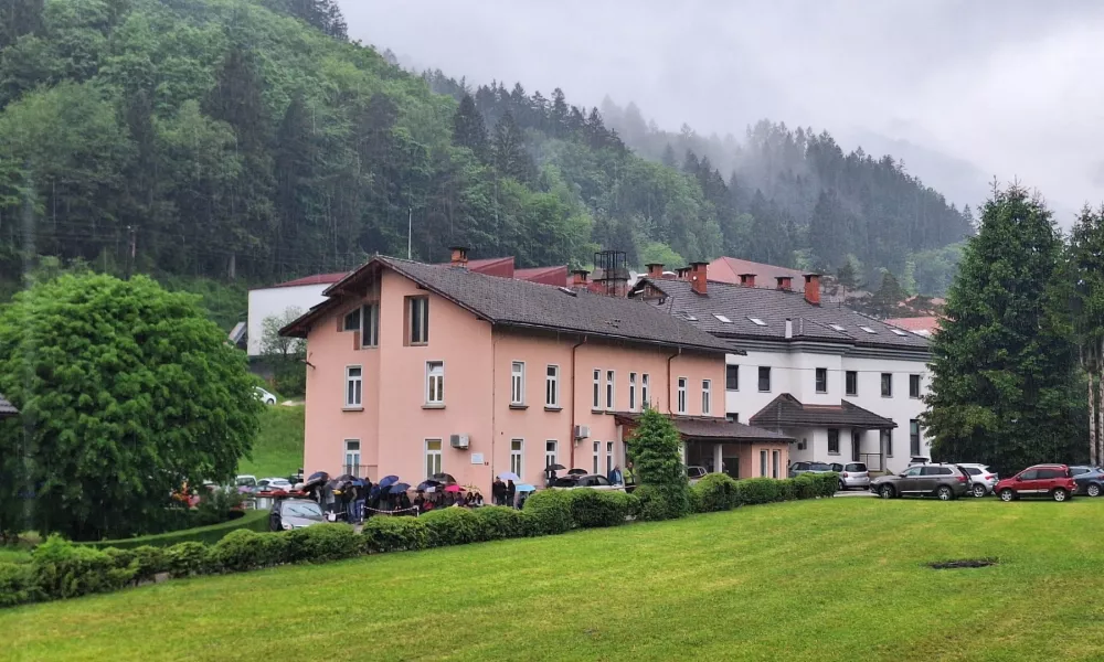 Zdravstvena postaja Cerkno, čakajoči na zdravnika