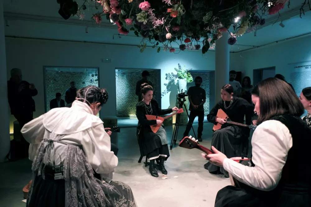 Artists perform "The Tree Rooted in the Sky" at the Russian Pavilion during the preview of the Venice Art Biennale in Venice, Italy, May 5, 2026. REUTERS/Manuel Silvestri