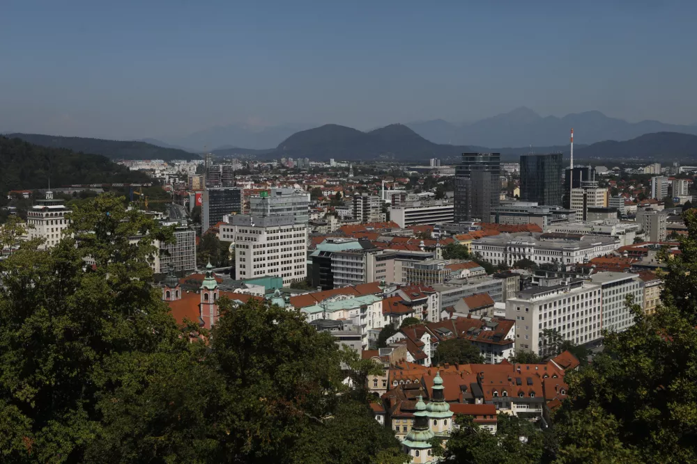 - 05.08.2022 &ndash; Ljubljana &ndash; občinske nepremičnine na katere naj bi ljubljanska občina montirala sončne elektrarne -  //FOTO: Luka Cjuha