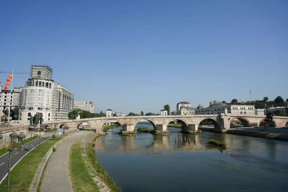 17.07.2024., centar grada, Skoplje (Sjeverna Makedonija) - Skoplje (makedonski: Skopje) glavni je i najveci grad Sjeverne Makedonije. Skoplje je grad poznat po velikom broju statua, koje su mahom nastale u posljednjoj deceniji, ima ih vise od stotinu, a podignute su ponajvise sa ciljem "izgradnje nacionalnog ponosa i podsticanja turizma". Grad lezi u Skopskoj kotlini, na obalama Vardara, i u njemu zivi oko pola milijuna stanovnika. Photo: Dejan Rakita/PIXSELL/PIXSELL