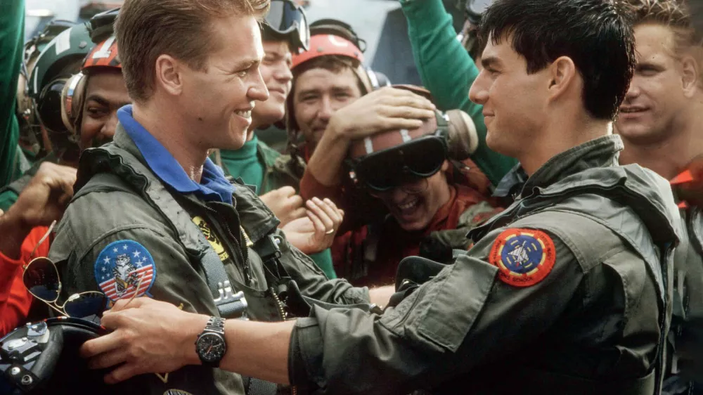 Iceman (Val Kilmer): "You can be my wingman anytime." Maverick (Tom Cruise): "Bullshit. You can be mine." Eden izmed zimzelenih citatov prvega Top Guna. Foto: Paramount Pictures