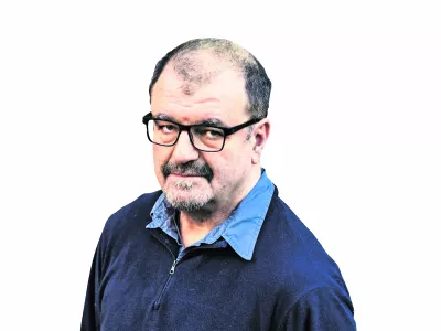 Ahmed Burić, kolumnist Dnevnika------COLORPSAV PERMANENT PROSIM !!!