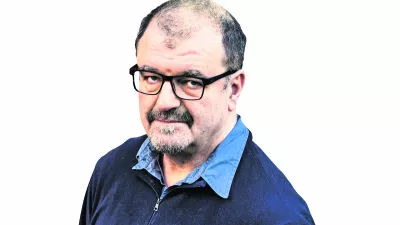 Ahmed Burić, kolumnist Dnevnika------COLORPSAV PERMANENT PROSIM !!!