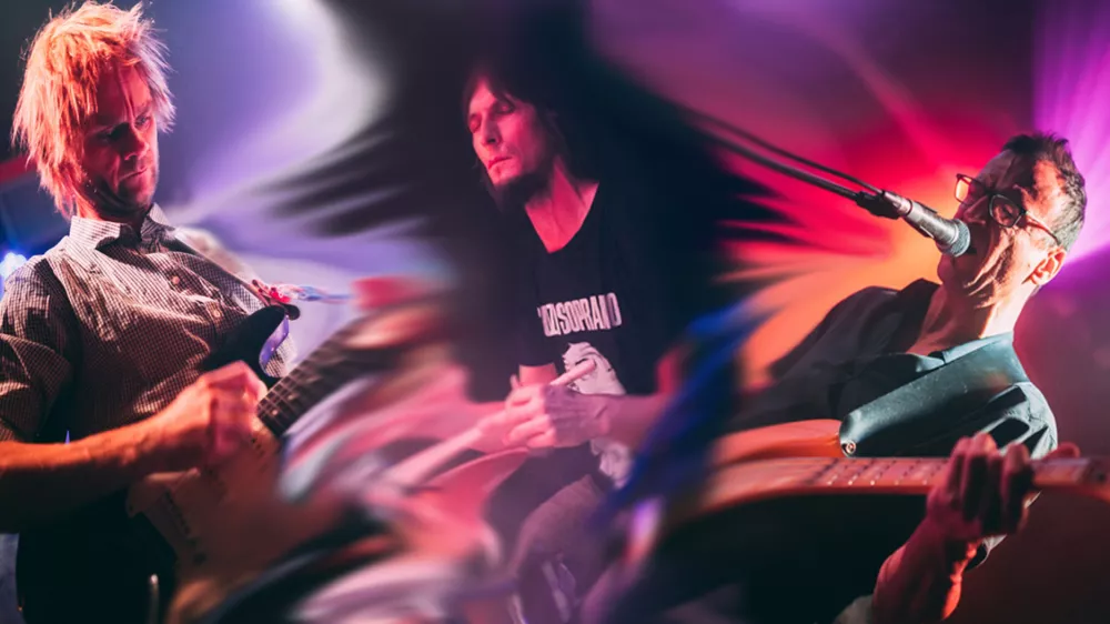 Svojat je utečen domač trio, ki v svoji glasbi združuje no wave, avant-blues, saharski punk in svobodno improvizacijo. F arhiv festivala