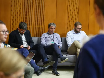 Razbremenjevanje, ki ogroža socialno državo?