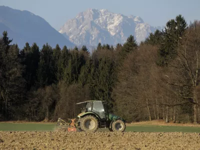 - 23.03.2022 &ndash; Su&scaron;a v Sloveniji - kmetijske povr&scaron;ine, kmetovanje, suha zemlja, njiva /FOTO: Jaka Gasar