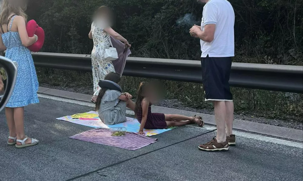 Počivanje ob cesti med zastojem