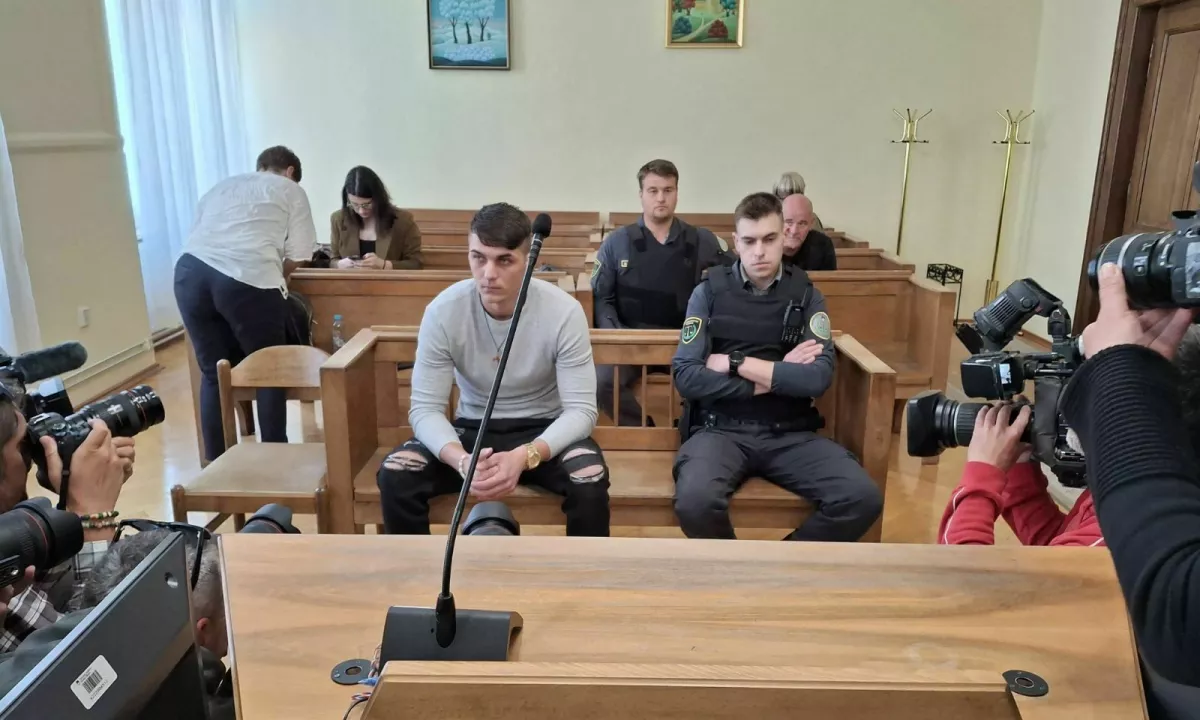 Predobravnavni narok za Samireja Šiljića, obtoženega povzročitve smrti 48-letnega Novomeščana Aleša Šutarja, ki je bil predviden za danes, so prestavili.
