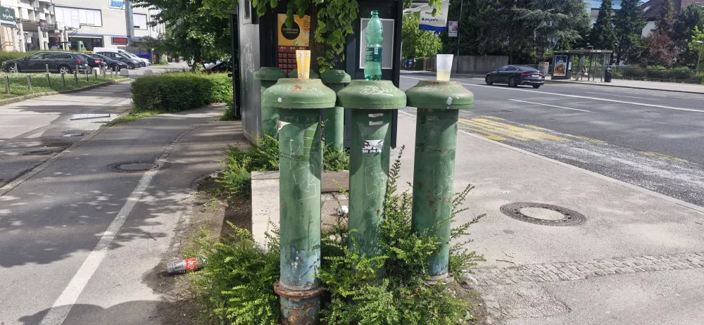 Odpadke so pu&scaron;čali tudi na drugim mestih. Foto: Tina Kresnik