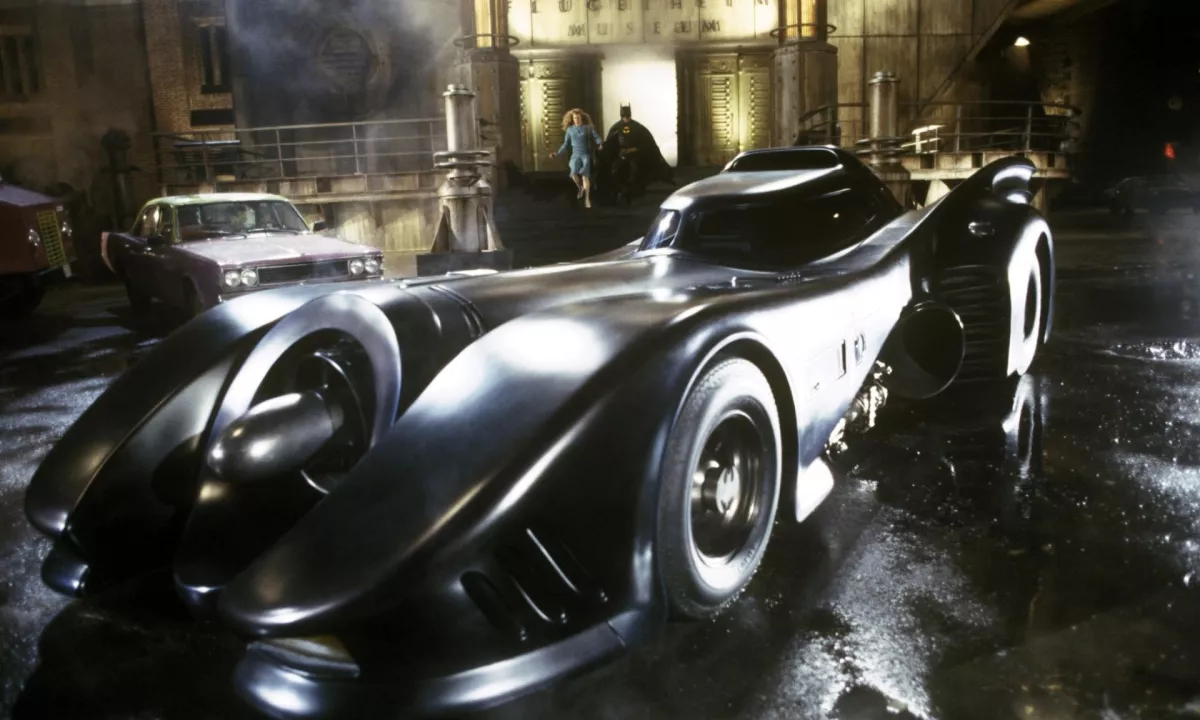 Batmanov batmobile, ki se je v stripu prvič pojavil že leta 1939, je skozi leta spreminjal svoje funkcije in videz, vedno pa je ostajal najboljši avto za superjunaka.