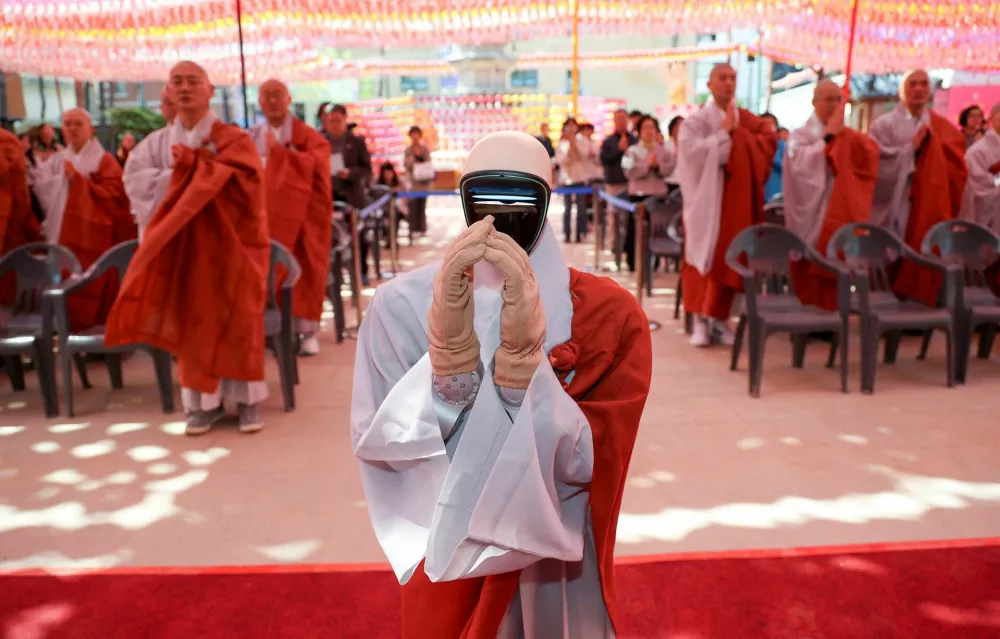 Humanoid robot Gabi folds its hands during a precept ceremony at a temple in Seoul, South Korea, May 6, 2026.  Yonhap via REUTERS  THIS IMAGE HAS BEEN SUPPLIED BY A THIRD PARTY. NO RESALES. NO ARCHIVES. SOUTH KOREA OUT. NO COMMERCIAL OR EDITORIAL SALES IN SOUTH KOREA.