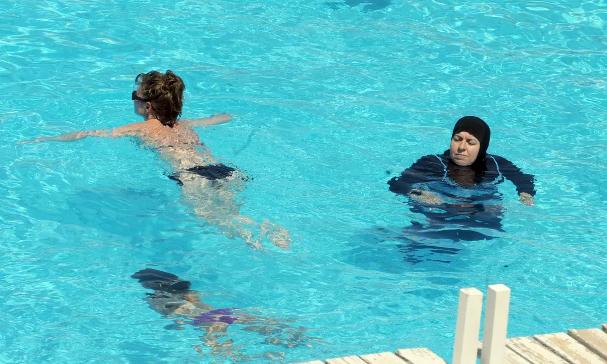Spor v enem od hotelov na območju Salzburga je dobil epilog na upravnem sodišču, potem ko sta gostji vložili tožbo zaradi prepovedi kopanja v burkiniju.