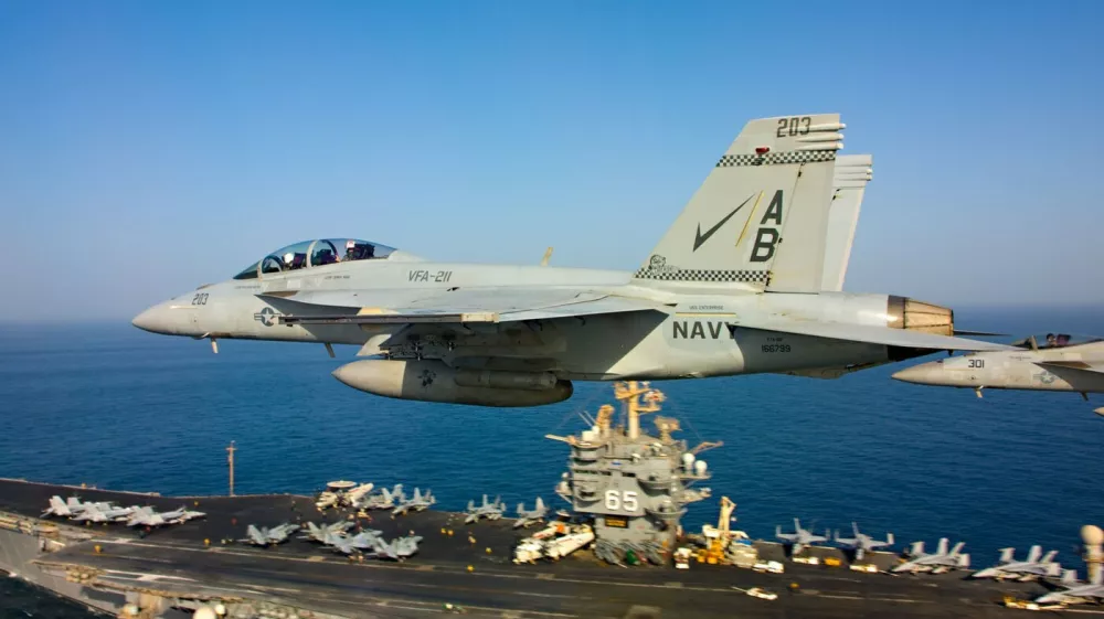 Lovsko letalo F/A-18 Super Hornet je onesposobilo oba tankerja. Foto: Profimedia