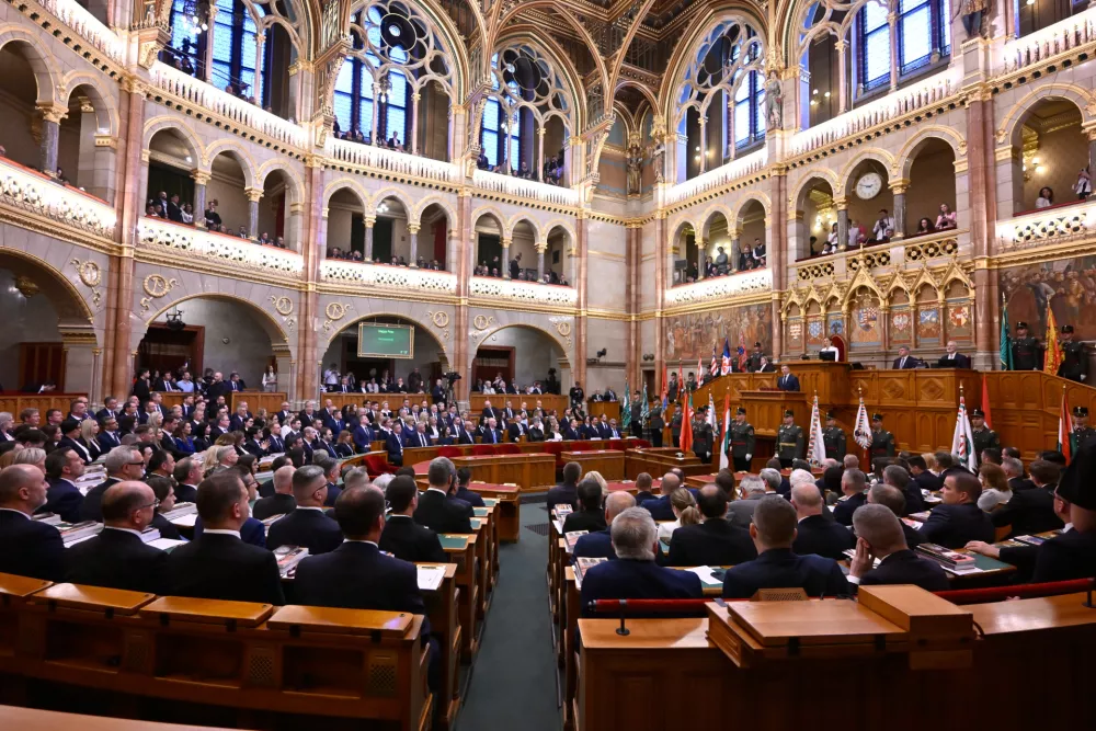 Peter Magyar takes the oath as Hungary's prime minister during a ceremony in Budapest, Hungary, Saturday, May 9, 2026. (AP Photo/Denes Erdos) / Foto: Denes Erdos