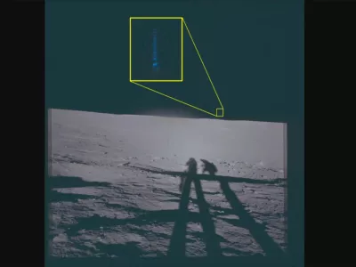 Pogled z Lune med misijo Apollo 12 leta 1969. Neidentificiran blisk je označen in povečan. / Foto: Nasa
