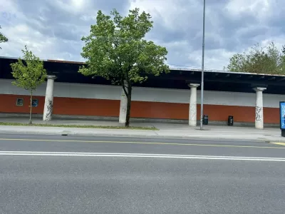 Nova barva, stari problemi: Plečnikov stadion razpada, zidovi pa v novi podobi