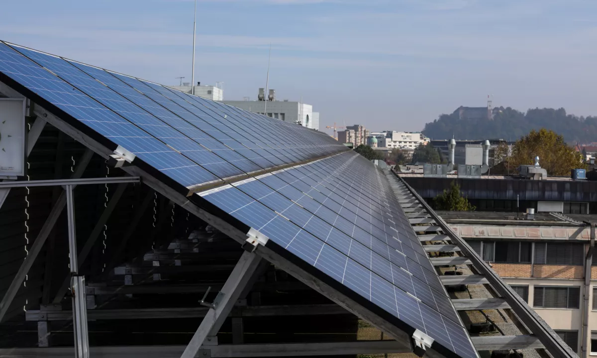 Energetika v prelomnih časih: od sončnih elektrarn do novih tarif.