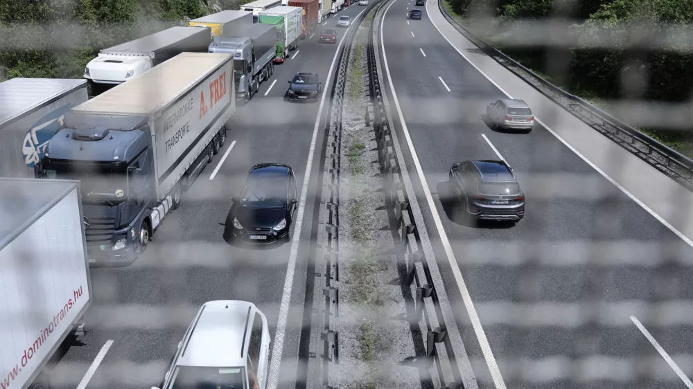 - 04.05.2026 - zastoj na primorski avtocesti zaradi prometne nesreče//FOTO: Jaka Gasar