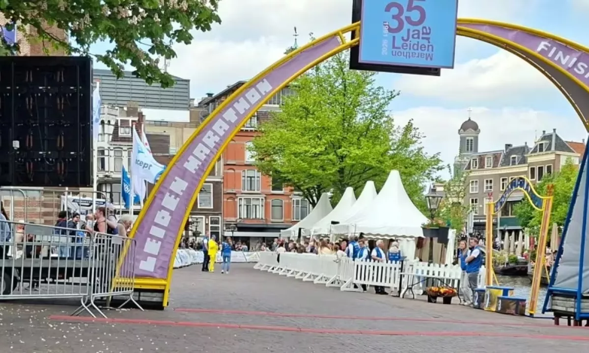 Na tradicionalnem maratonu se je med tekom na 21 kilometrov nenadoma zgrudila komaj 15-letna deklica, ki je nato umrla.