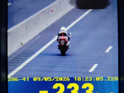 Z motorjem je po gorenjski avtocesti divjal s hitrostjo 233 km/h. 