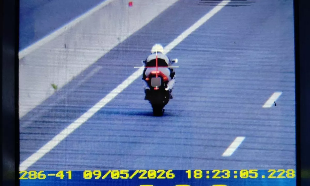 Na določenem odseku je največjo dovoljeno hitrost presegel za 123 kilometrov na uro.