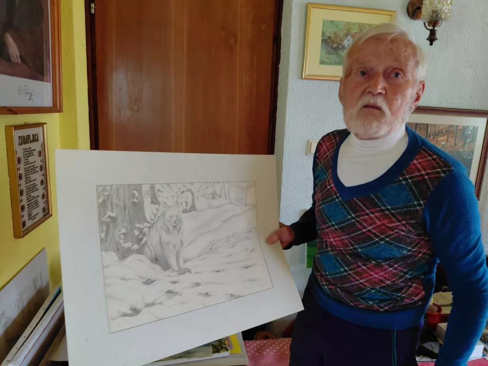 Pri 94 letih &scaron;e vedno osvaja vrhove in kosi travo s koso
