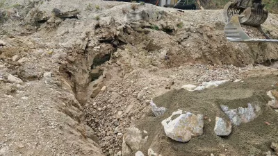 V Lani&scaron;ah se nadaljuje odvoz materiala iz plazu in oblikovanje odlomnih robov na zgornjem plazu, poteka izvedba drenaž. Foto: Občina Kamnik
