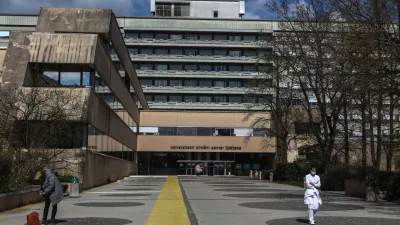 UKC - Univerzitetni klinični center Ljubljana - glavna stavba, Zaloška cesta 7- 23.03.202 – potresno ogrožene stare bolnice v Ljubljani - stavba.  FOTO: Luka Cjuha