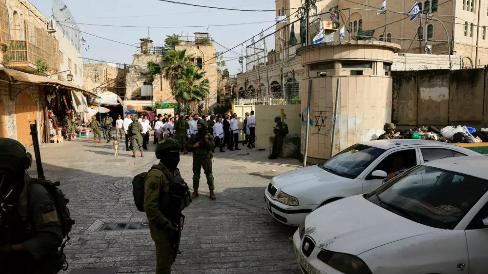Israeli soldiers stand guard during a weekly settlers' tour in Hebron, in the Israeli-occupied West Bank, May 9, 2026. REUTERS/Mussa Qawasma