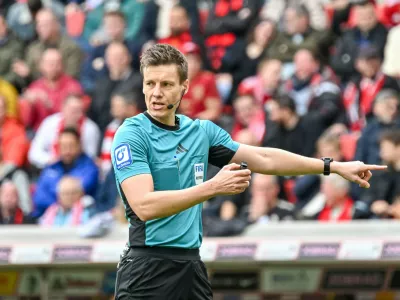 Daniel Siebert (referee) GER, Freiburg - FC FC Bayern Munich, Soccer, Bundesliga [Bundesliga], Matchday 28, Season 2025/2026, 04.04.2026 DFL DFB REGULATIONS PROHIBIT ANY USE OF PHOTOGRAPHS AS IMAGE SEQUENCES AND/OR QUASI-VIDEO Photo: Eibner-Pressefoto/T