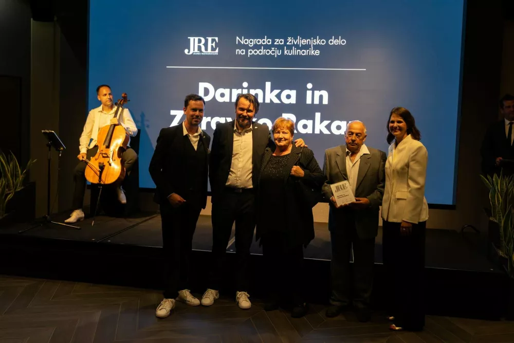 Darinka in Darko Rakar iz Gostilne Rakar sta prejela nagrado za življenjsko delo in dolgoletni prispevek k slovenskemu gostinstvu. F AKLIH
