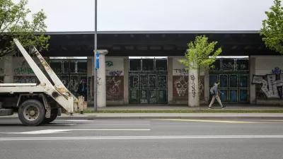 Prebarvani bežigrajski stadion: In&scaron;pektorat Jocu Pečečniku izdal več odločb